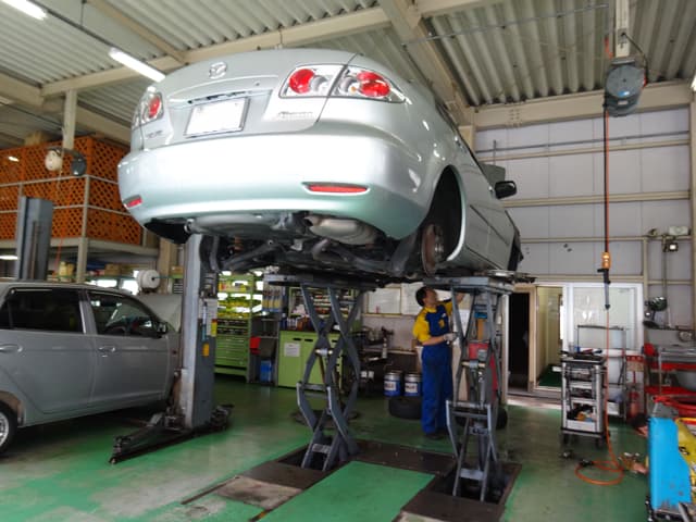 リフトする車